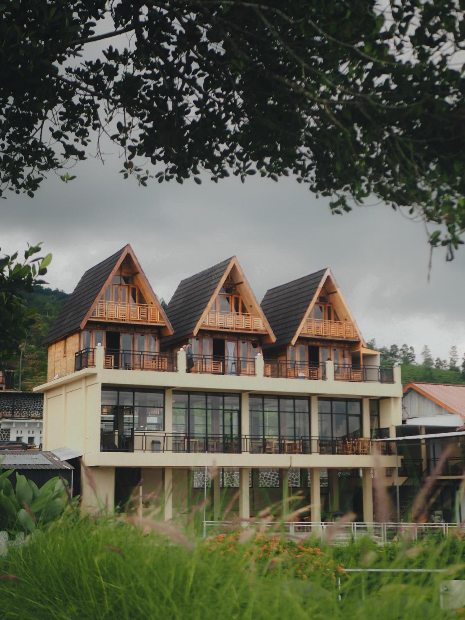 Pojok Kahyangan Homestay And Cabin Kejajar Luaran gambar