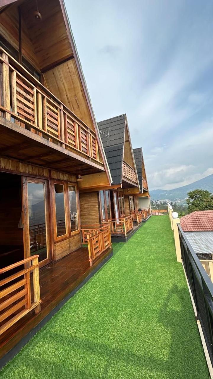 Pojok Kahyangan Homestay And Cabin Kejajar Luaran gambar